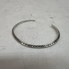 インディアンジュエリー sterling tahe スターリングタホ シルバー バングル ナバホ メンズ - ISItems【USED】【古着】【中古】50133419のサムネイル