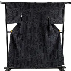 【美品】 紬 身丈156.5cm 裄丈65.5cm M 袷 雲文 草花 黒灰 正絹 秀品 【中古】のサムネイル