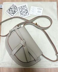 LOEWE スマホショルダーバッグ ポーチ うさぎ 限定 完売品 - メルカリ