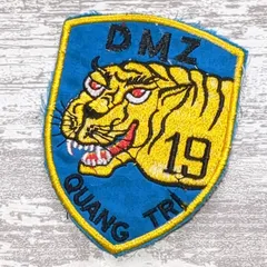TI119 ベトナム 戦争 ワッペン 1枚 虎 タイガー DMZ クアンチ QUANG TRI 19 トラ TIGER ナム戦争 ミリタリー 装備用 US ARMY  古着 動物 ナンバー 青 黄のサムネイル