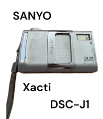 ★【カメラ】SANYO 　Xacti DSC-J1　デジタルカメラ　シルバー　動作未確認のサムネイル