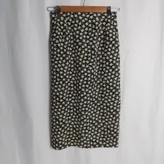 M1-03637【Women】ロングスカート(Sサイズ相当) / 黒、白、ハーブ色　花柄　表：留め具にスレ有り、裾にシミ有り　裏：スリット有り　K-春秋