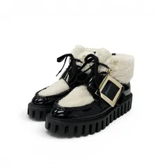 ロジェヴィヴィエ Roger Vivier Viv' Go-Thick ブーツ ショートブーツ 靴 シューズ パテント ムートン ブラック ホワイト ゴールド ロゴ バックル ボアのサムネイル