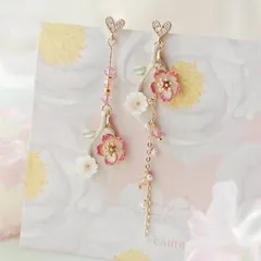 ピアス レディース 花 フラワー アシンメトリー 揺れる ロング スタッドピアス ハート ピンク 桜色 左右非対称 大ぶり 華奢 上品 大人可愛い おしゃれ 春 夏 韓国 ファッション 結婚式 パーティー 誕生日 プレゼント ギフト 送料無料