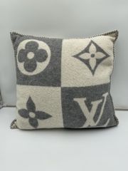 ルイヴィトン クッション ネオ モノグラム ウール カシミヤ ベージュ
