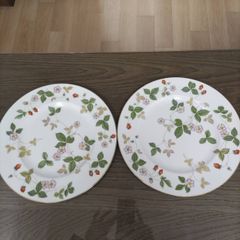 黒壺 WEDGWOOD Wild Strawberryプレート（USED品） - メルカリ