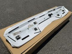 【新車外し？】 ランドクルーザー リアスポイラー 76085-60130-A2 ランクル300 純正リヤスポイラー 新車外し - メルカリ
