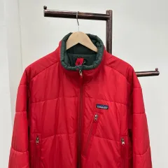 13818 - patagonia レッド パフ ジャケットのサムネイル