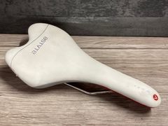 稀少・当時物】ODYSSEY PRO サドル 白/赤BMXマウンテンバイク - メルカリ