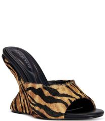 아자레아 원 레이디스 슈즈 샌들 프린트 Azalea Wang Vasa Tiger Print Faux Fur Sculpted Wedge Slide Sandals Oran