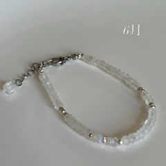 no.123 ラフロックトパーズと，あこや貝ボタンのブレスレット - メルカリ