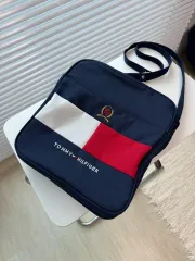 Tommy Hilfiger Classic BIGロゴ クロスバッグのサムネイル
