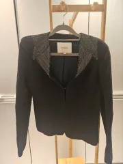 マージュ 黒 レディース クロップドジャケット (55サイズ)のサムネイル