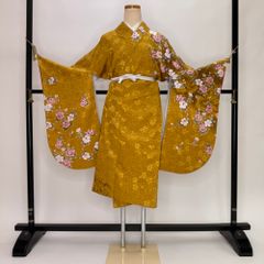 未使用の振袖 御所車花文 金彩 正絹 しつけ糸付き 身丈170 - メルカリ