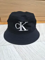 新品) カルバン・クライン バケットハットのサムネイル
