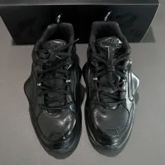 255 マーティン・ローズ x NIKE エア モナーク 4 ブラックのサムネイル