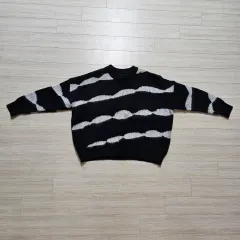ブラック ニットTシャツ セーターのサムネイル