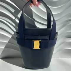 Salvatore Ferragamo ヴァラ ハンドバッグ ネイビーのサムネイル