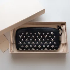 JIMMY CHOO ジミーチュウ 長財布 スタースタッズ ブラック レザー ラウンドファスナー 箱付き 保存袋付きのサムネイル
