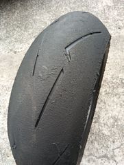 a14 DUNLOP 140/70R17 リヤタイヤ、バリ山、室内保管 - メルカリ