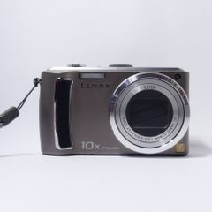 Panasonic LUMIX DMC-TZ7 (ブラウン) レトロな写りが魅力 - メルカリ