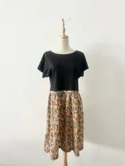 【美品】Crespi 花柄 ワンピースのサムネイル