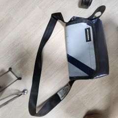YUJI様専用】値下げFREITAG メッセンジャーバッグ ブルー×カーキ