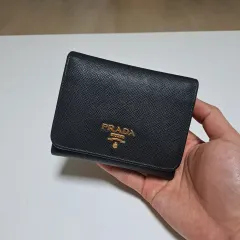 100%/正規品 PRADA プラダ サフィアーノ メタルロゴ 二つ折り財布 ブラック
