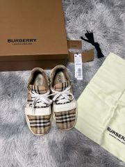 【超希少】BURBERRY スニーカー レインボー ノバチェック ベージュ 超希少】BURBERRY スニーカー レインボー ノバチェック ベージュ