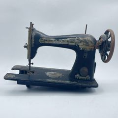 1946年 トヨタアンティークミシン アイシン工業製 - メルカリ