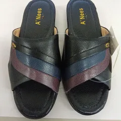 婦人　サンダル　軽量ウレタンソール　　BK色　【新品】ご近所　お庭　バルコニー　ベランダ　高級感のあるフェイクレザー素材を使用したトデザイン  ■足の甲をしっかりホールドする安定感のある履き心地  ■土踏まずをサポートするクッション入り　コンビニ　お買い物のサムネイル
