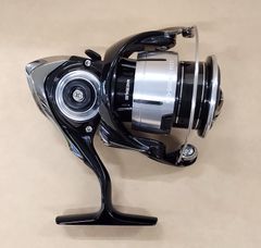 KA1549 Daiwa CALDIA 3012H スピニングリール - メルカリ