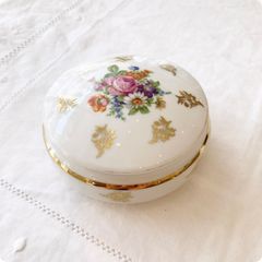 アイリッシュドレスデン ハンドペイント 蓋付き小物入 小花 リボン