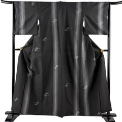 紬 身丈158.5cm 裄丈65cm M 袷 簪 縞 黒 正絹 秀品 【中古】のサムネイル