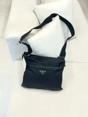 プラダ ポコノ メッセンジャーバッグ (正規品)のサムネイル