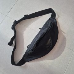 エピヌ epine ribbon satin 2way body bag - メルカリ