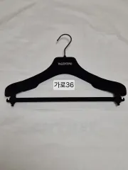 ヴァレンティノ 服掛けのサムネイル
