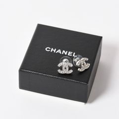 未使用級 CHANEL ココマーク ピアス 槌目 ニュアンス 刻印あり - メルカリ