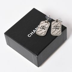 CHANEL 香水瓶モチーフ ピアス 両耳用 ホワイト×ゴールド - メルカリ