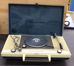 VICTOR ポータブルレコードプレイヤーSPE-8200 ジャンク品 - メルカリ