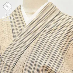  リサイクル着物 身丈162.5cm 裄丈65.5cm 真綿紬 正絹 仕立て上がり 女性 M L ベージュ系 縦縞文様 特品 [ 着物 中古 帯 リサイクル 振袖 浴衣 袴 和服 古着 ] pp0590bのサムネイル