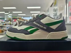 新品 リーボック 靴 245mm ですのサムネイル
