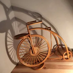 古いラタンの自転車飾り棚のサムネイル