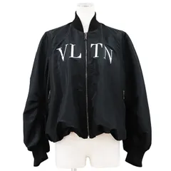 Valentino ヴァレンチノ ブルゾン サイズ 40 レディース VLTN フロントロゴ ジップアップ ジャンパー アウター ブラック 黒 イタリア製のサムネイル
