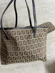 美品。FENDI フェンディ ズッカ柄 折り畳み トートバッグ&バニティ 