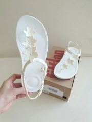 しいちゃん様専用⭐fitflop⭐フィットフロップお花サンダル - メルカリ