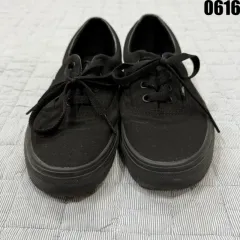 VANS オールブラック スニーカー 235のサムネイル