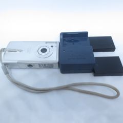 デジカメ INSIGNIA 4倍光学ズーム スマホ転送キット付き - メルカリ