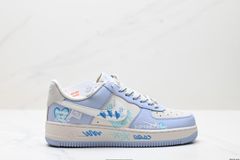 NIKE AIR FORCE 1'07은 순정 로우 톱 에어 포스 형을 만들어 내고 있습니다.