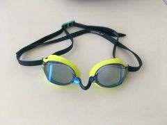 Speedo コムデギャルソン 水泳用ゴーグル ケース付き - メルカリ
